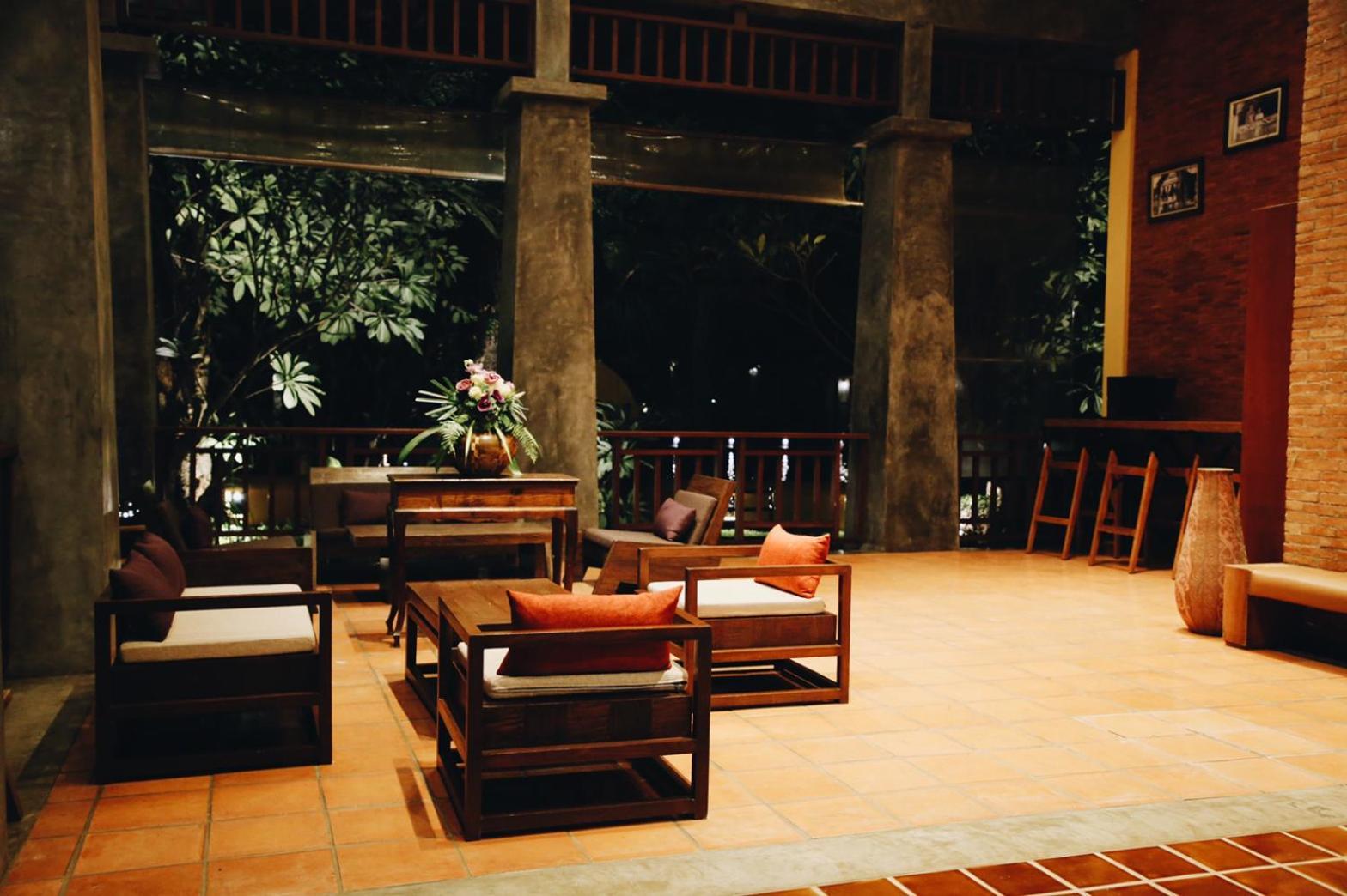 Hotel De L'Amour Sha Plus Prakhon Chai Exterior photo